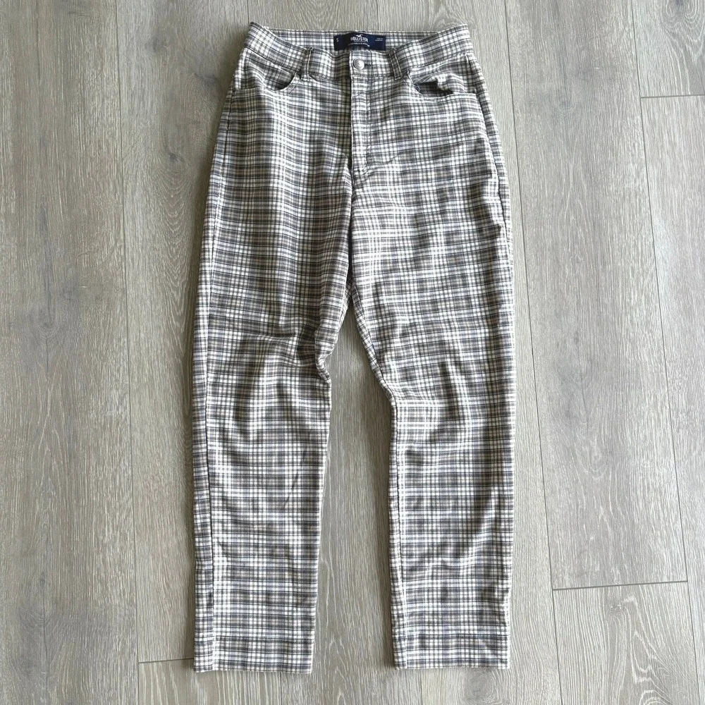 Hollister Ultra High-Rise Mom Pant Size S Plaid Grey Tan White Tapered Trousers